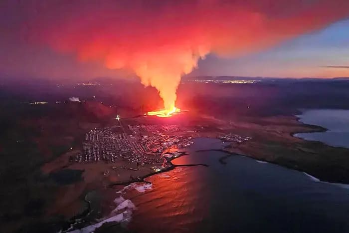 Gunung Islandia Meletus
