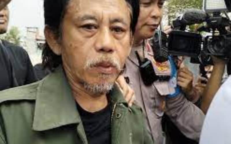 Aktor Epy Kusnandar Panjat Pohon untuk Hisap Ganja