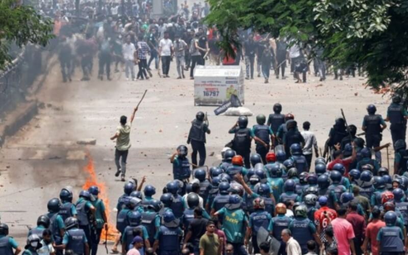 Kerusuhan Hebat di Bangladesh Seratusan Orang Tewas